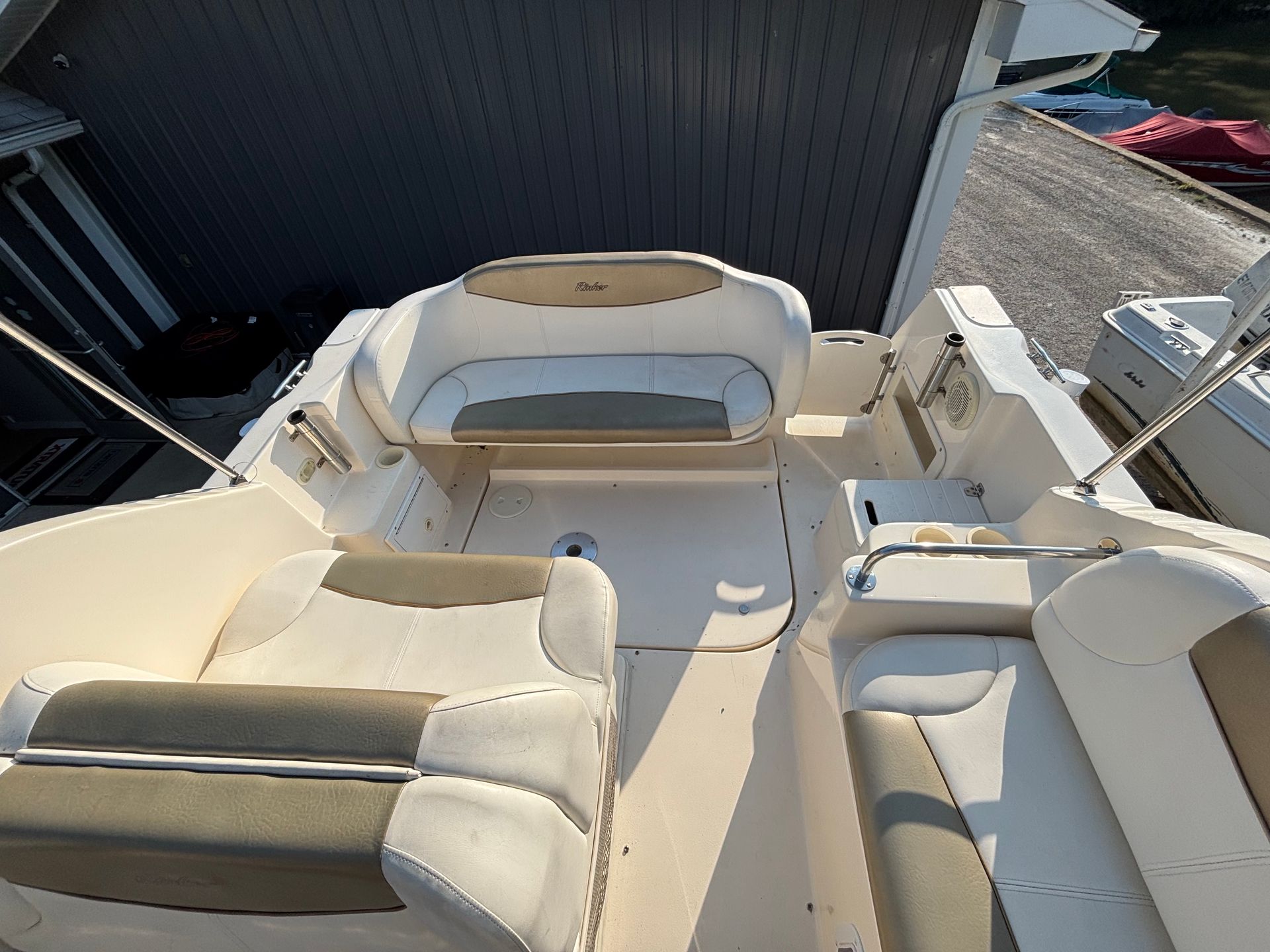 2001 Rinker Fiesta Vee 242
