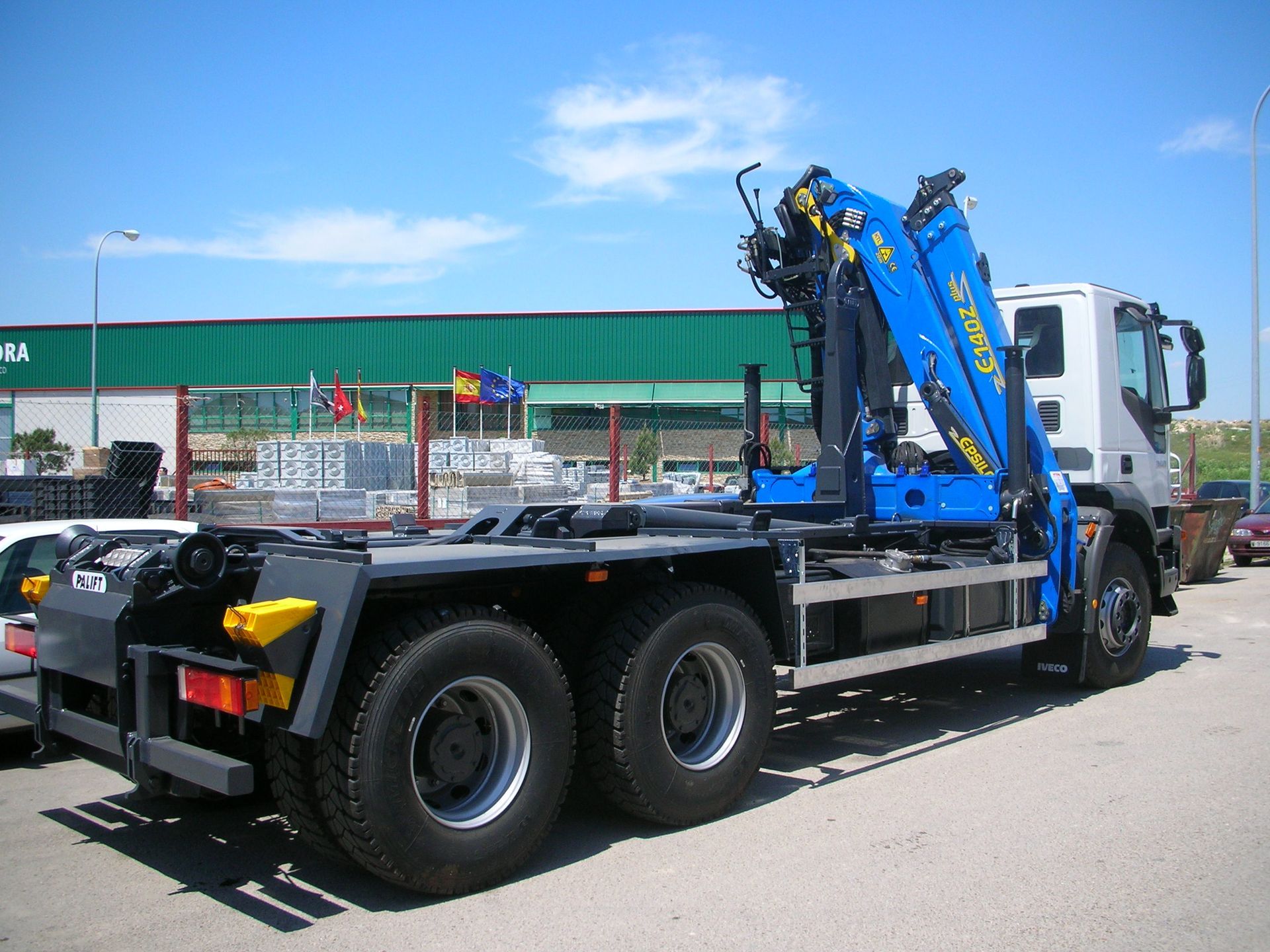 grua chatarrea con polibrazo