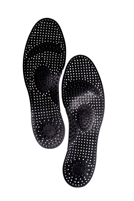 Un paio di solette nere perforate con supporto sagomato per l'arco plantare e il tallone.