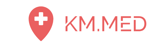 Roter Standortmarker mit weißem Kreuz daneben, in Rot „KM.MED“.