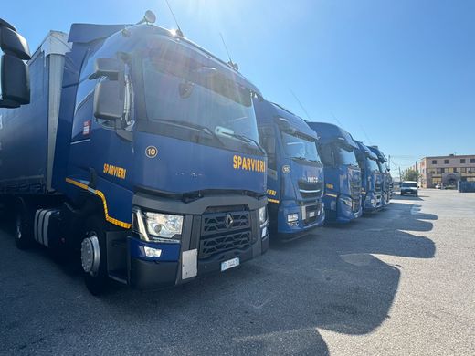camion parcheggiati