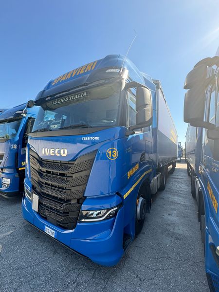 Camion su strada