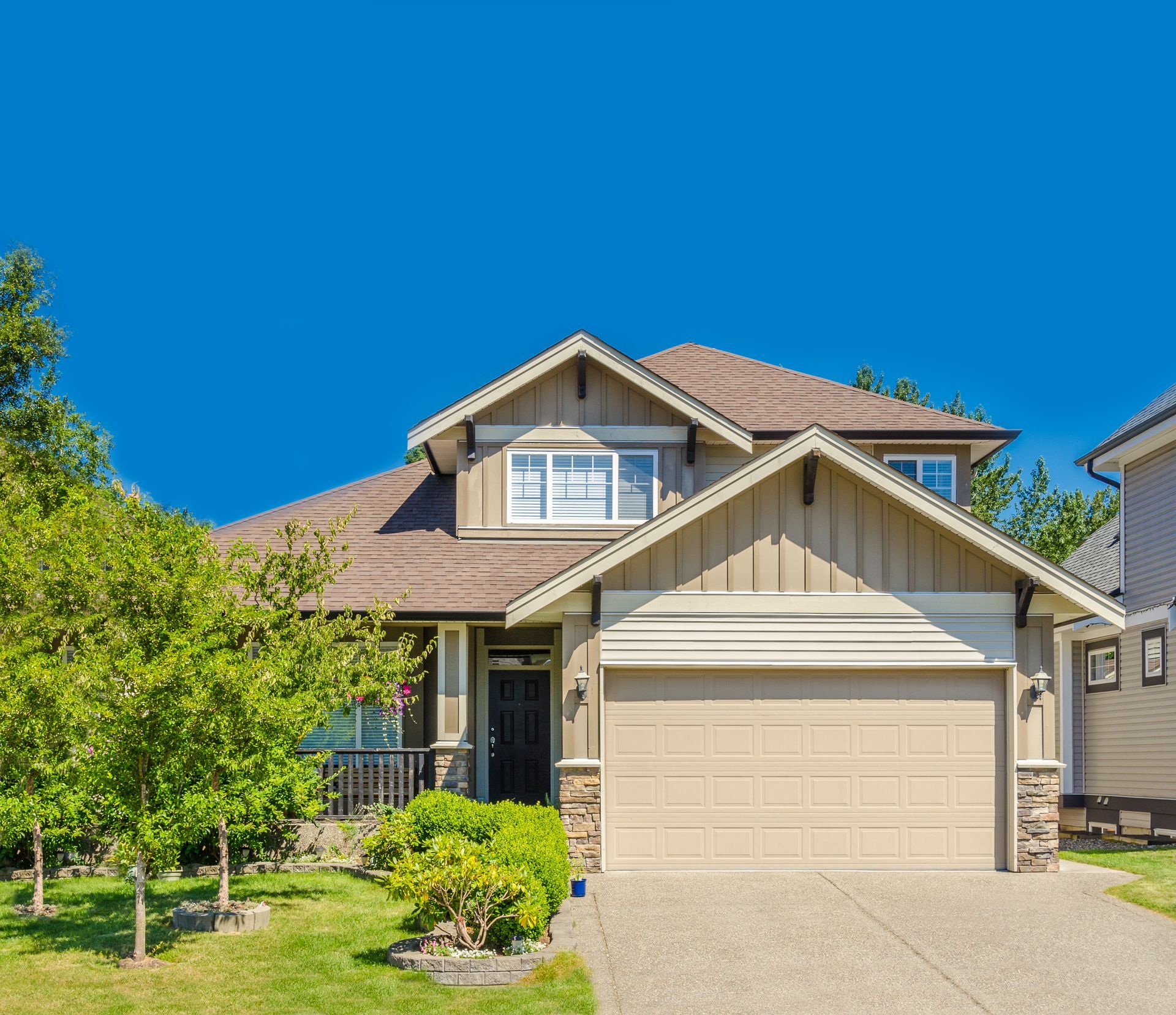 Residential exterior painting – before and after in Mentor, OH