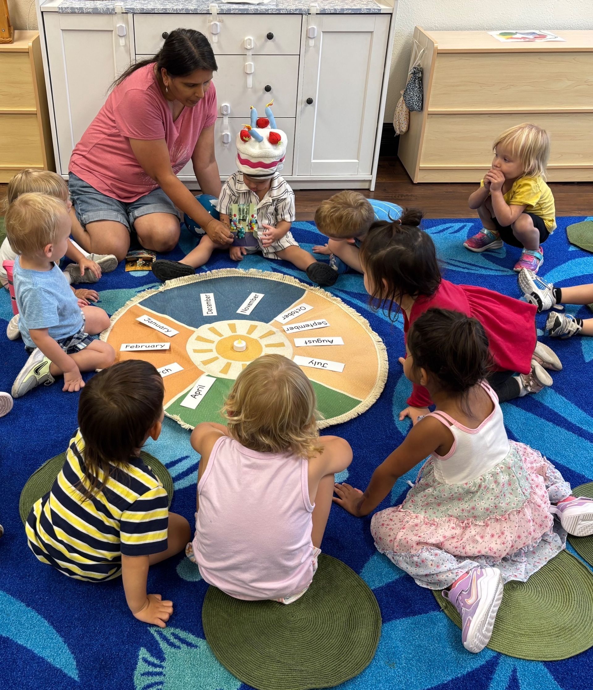 Montessori guide and a group of Montessori childrens are working in the classroom
