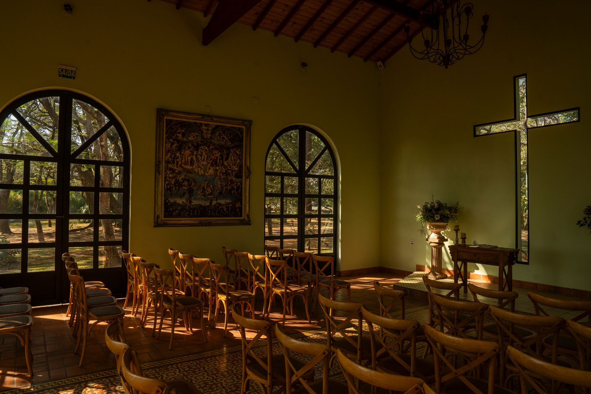 Capela da Fazenda Capela do Bosque com cenário natural para cerimônia de casamento elegante em São Paulo