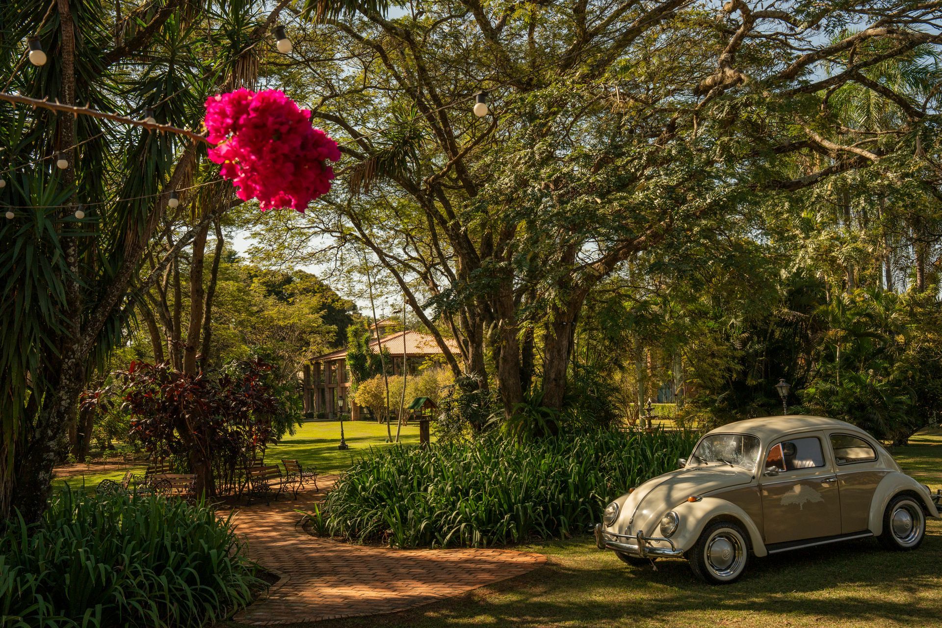 Fazenda para casamento em São Paulo com arquitetura integrada à natureza e espaço ao ar livre