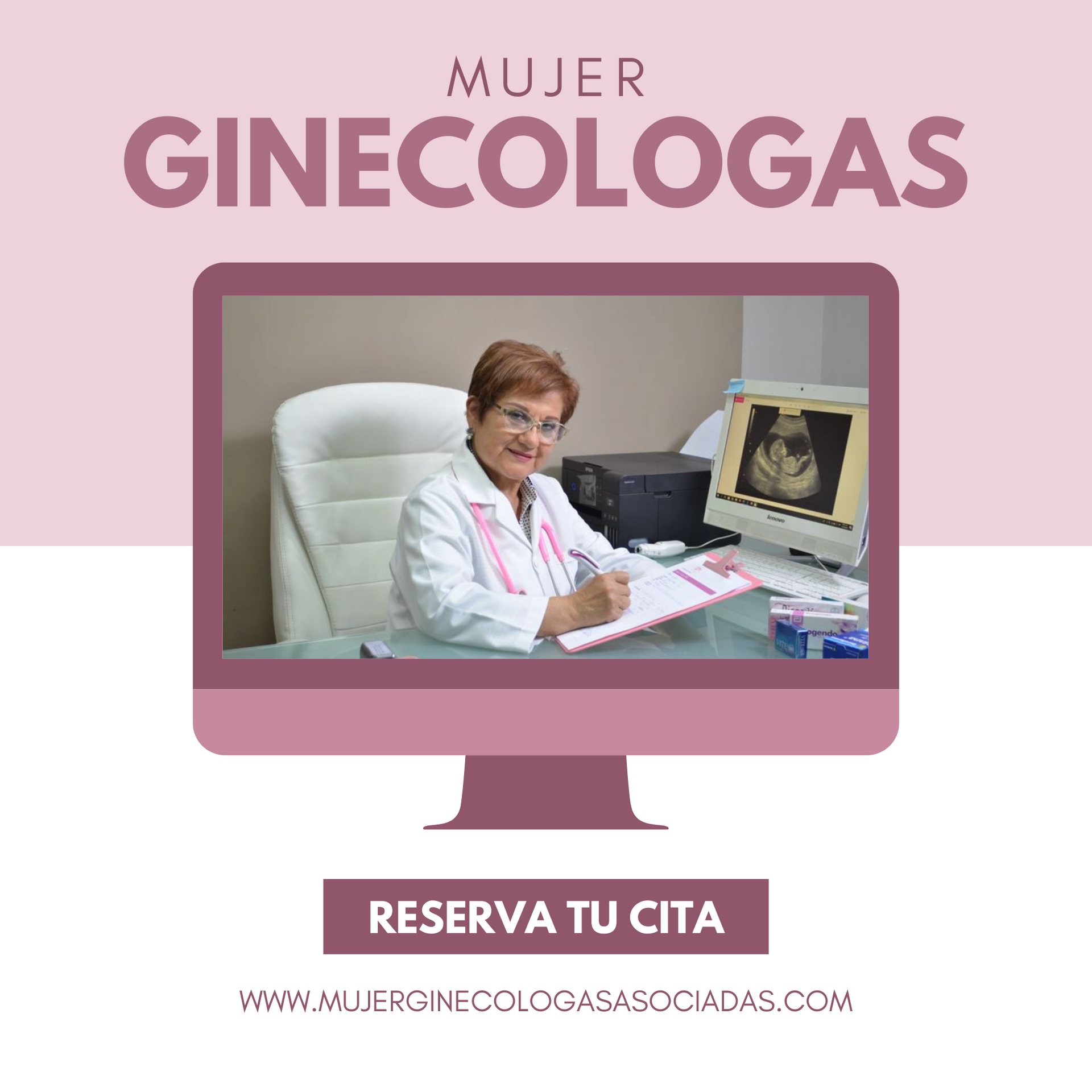 Una mujer está sentada en un escritorio frente a una pantalla de computadora.
