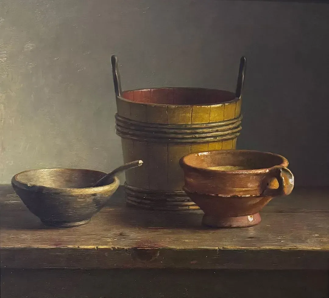 Helmantel schilderij uit 1991 Stilleven met aardewerk, paskom en houten kuip
