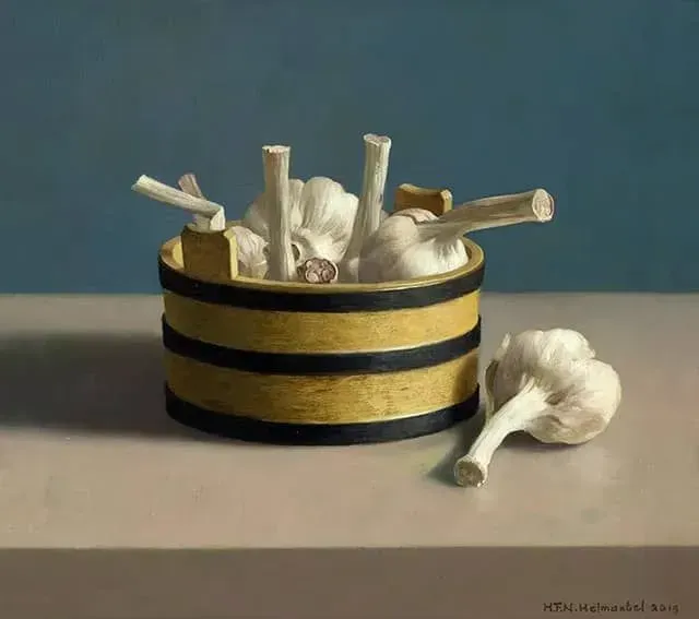Helmantel schilderij uit 2019 Stilleven met knoflook