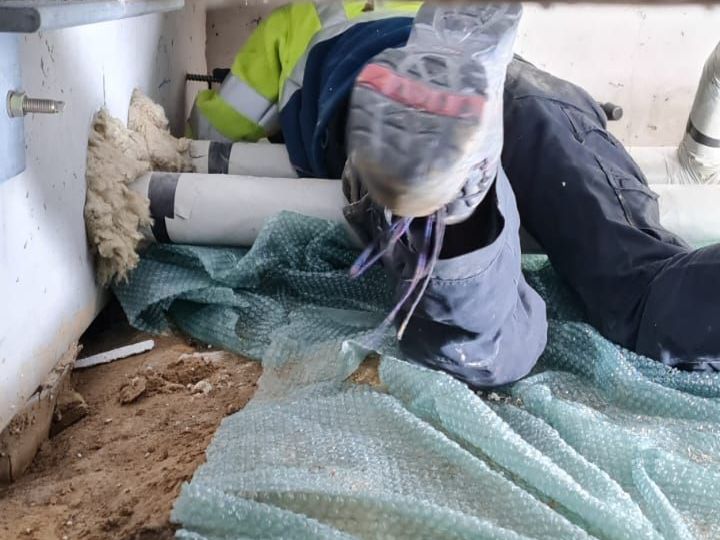 Betonboorder in kruipruimte Eindhoven voor het boren van Rioolaansluiting