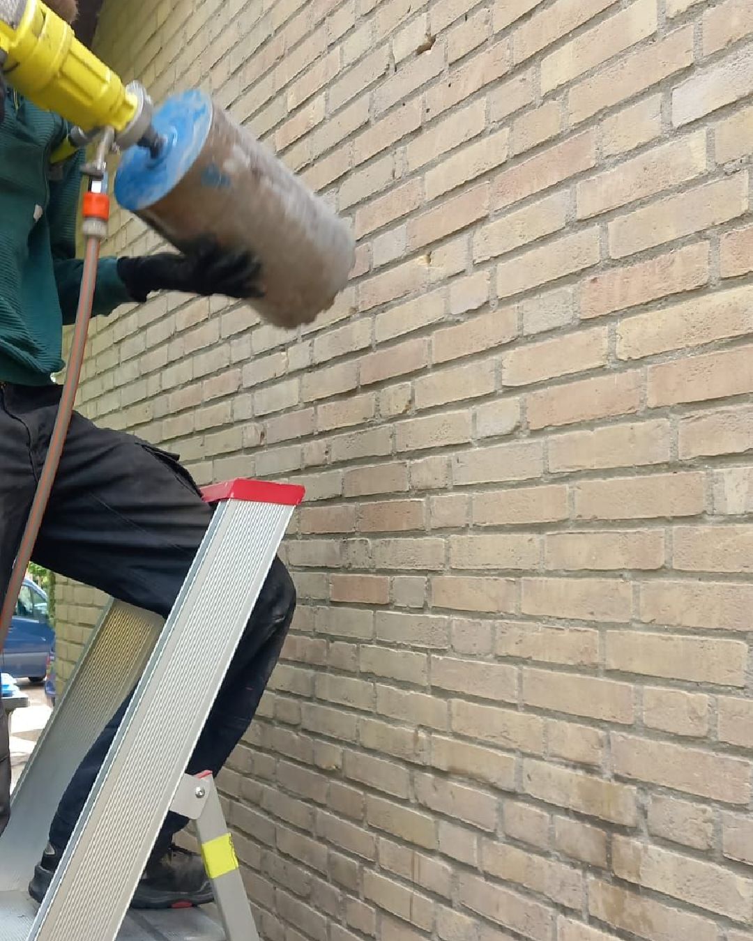 Gat 200mm in buitenmuur boren door betonboorder Brabant