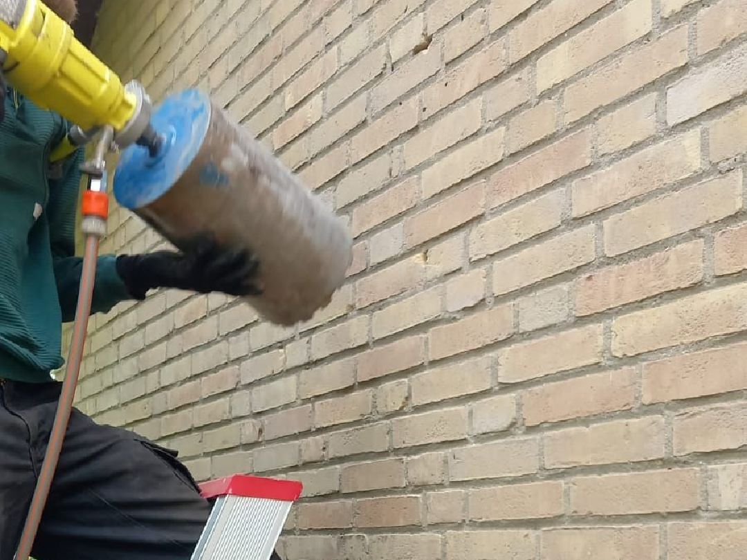 Beton boren gat afzuigkap muur