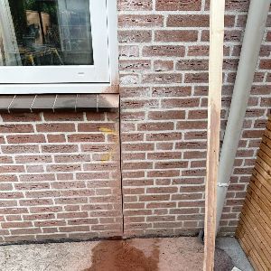 Buitenmuur zagen voor aanbouw