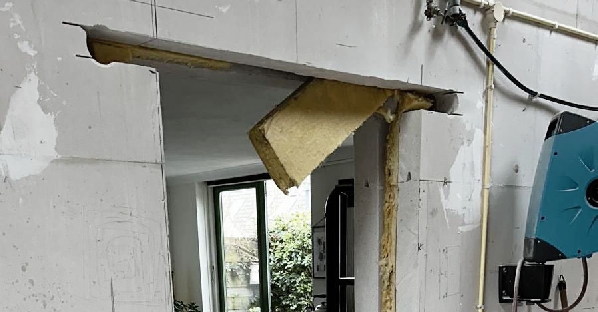 Muur zagen deuropening