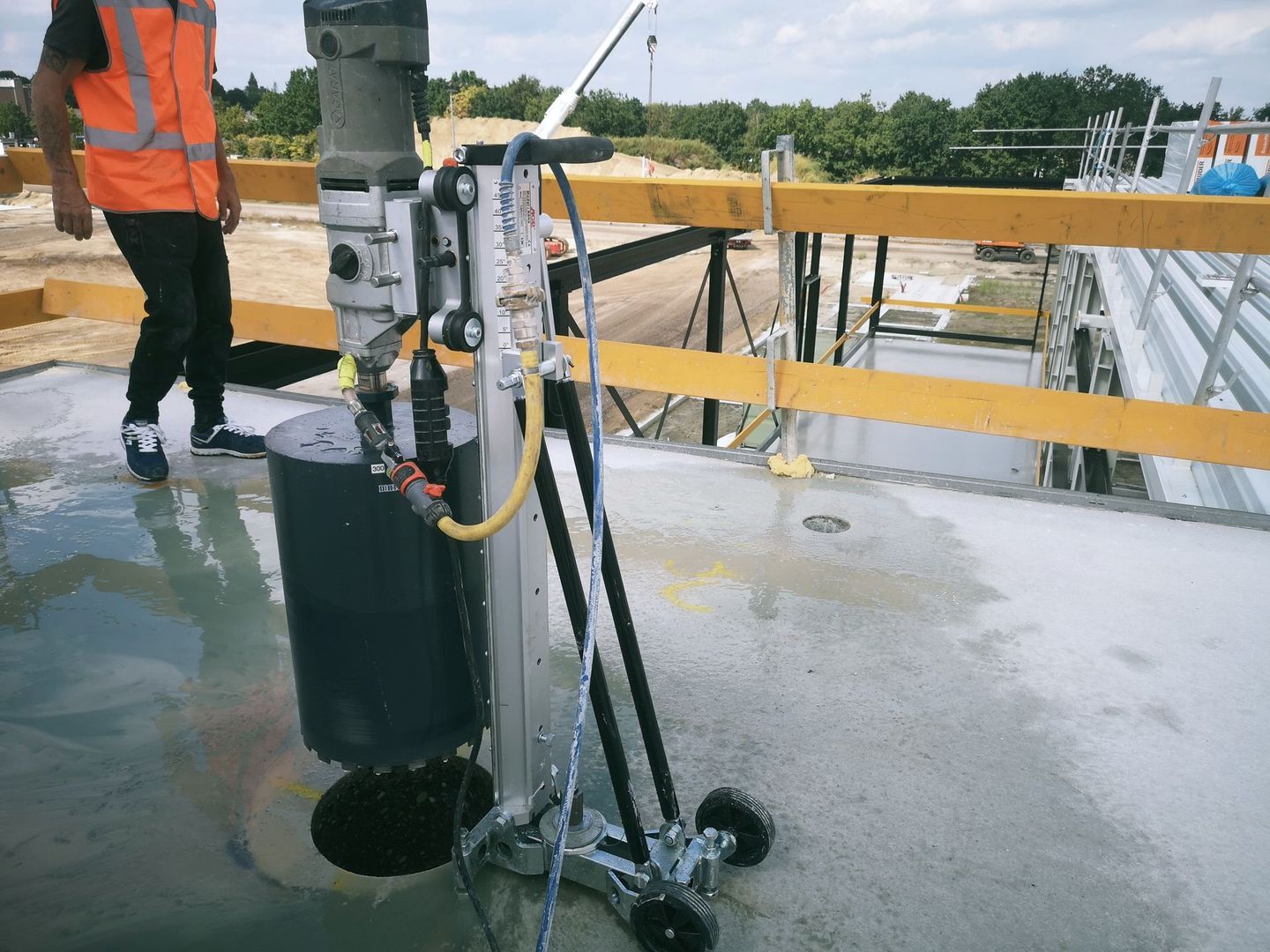 gat boren beton vloer door betonboorder