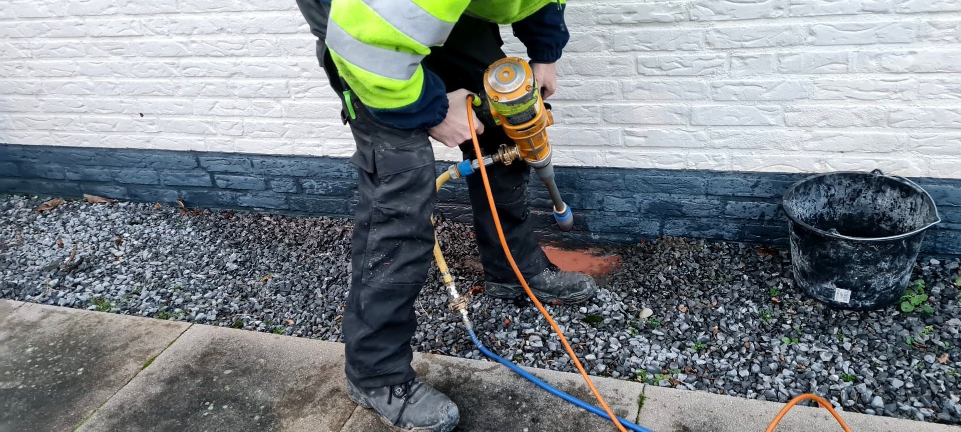 Ventilatieopening boren naar een kruipruimte