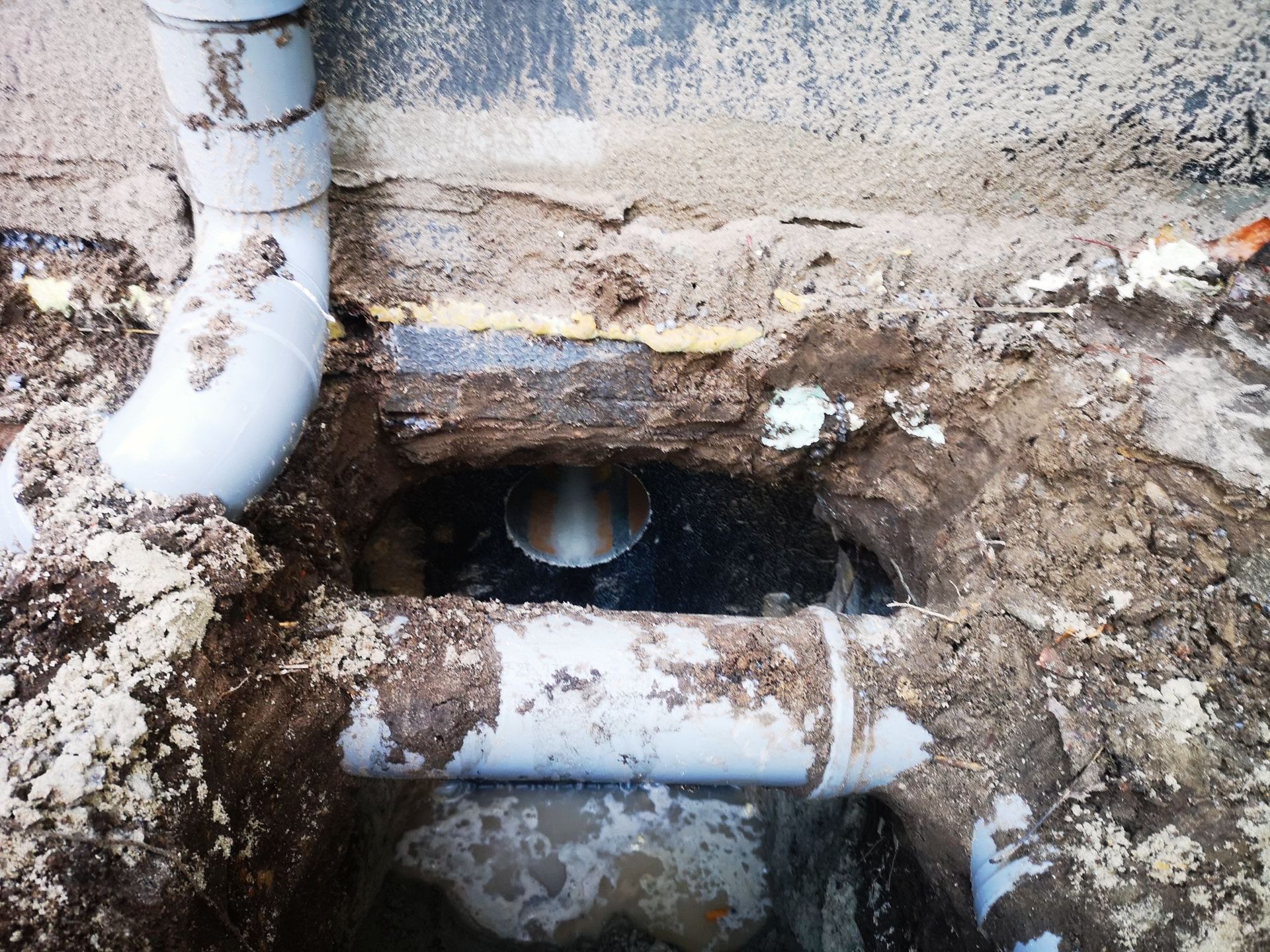 Gat naar kelder voor ventilatie schacht