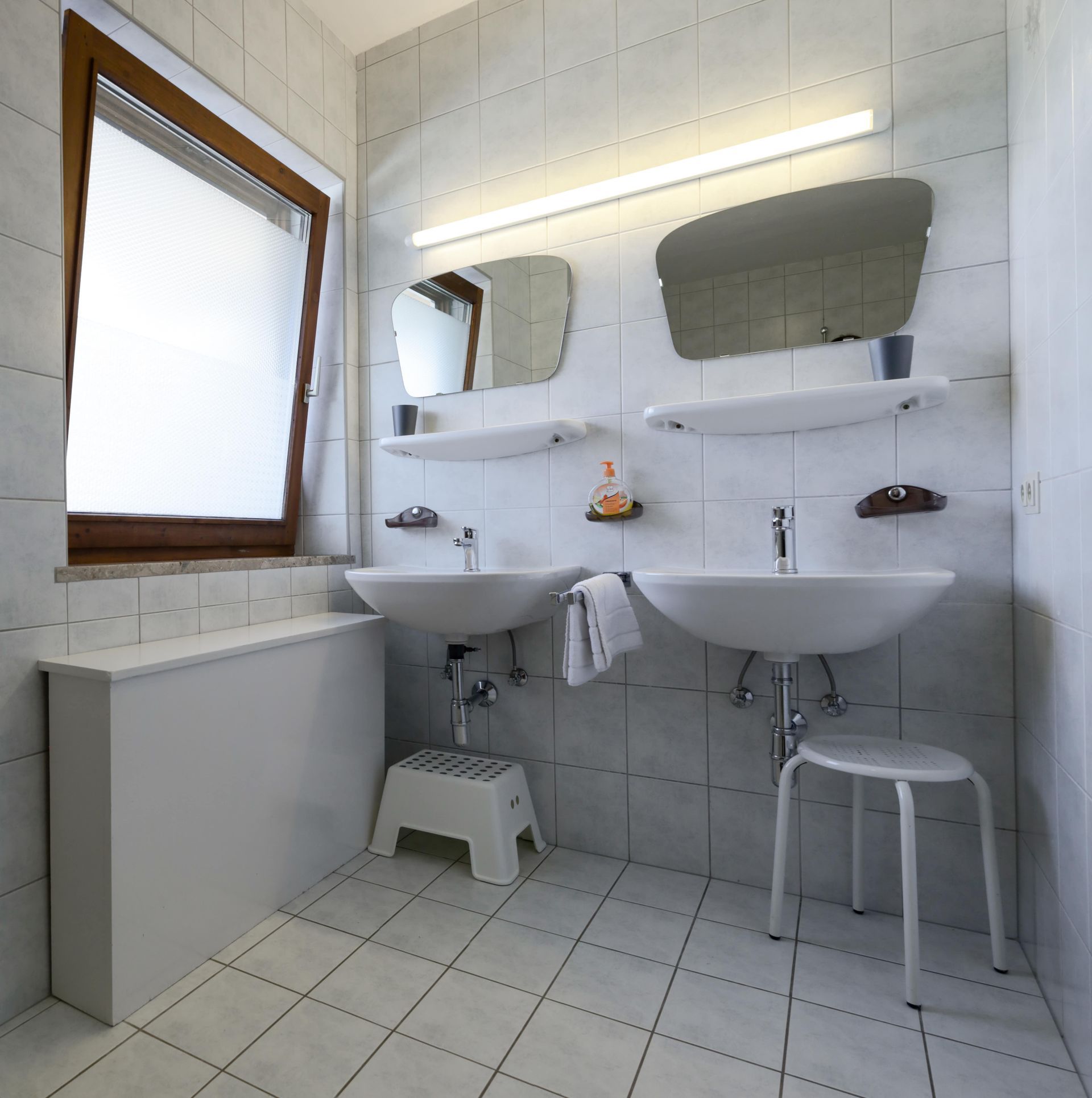 A bathroom with two sinks and two mirrors