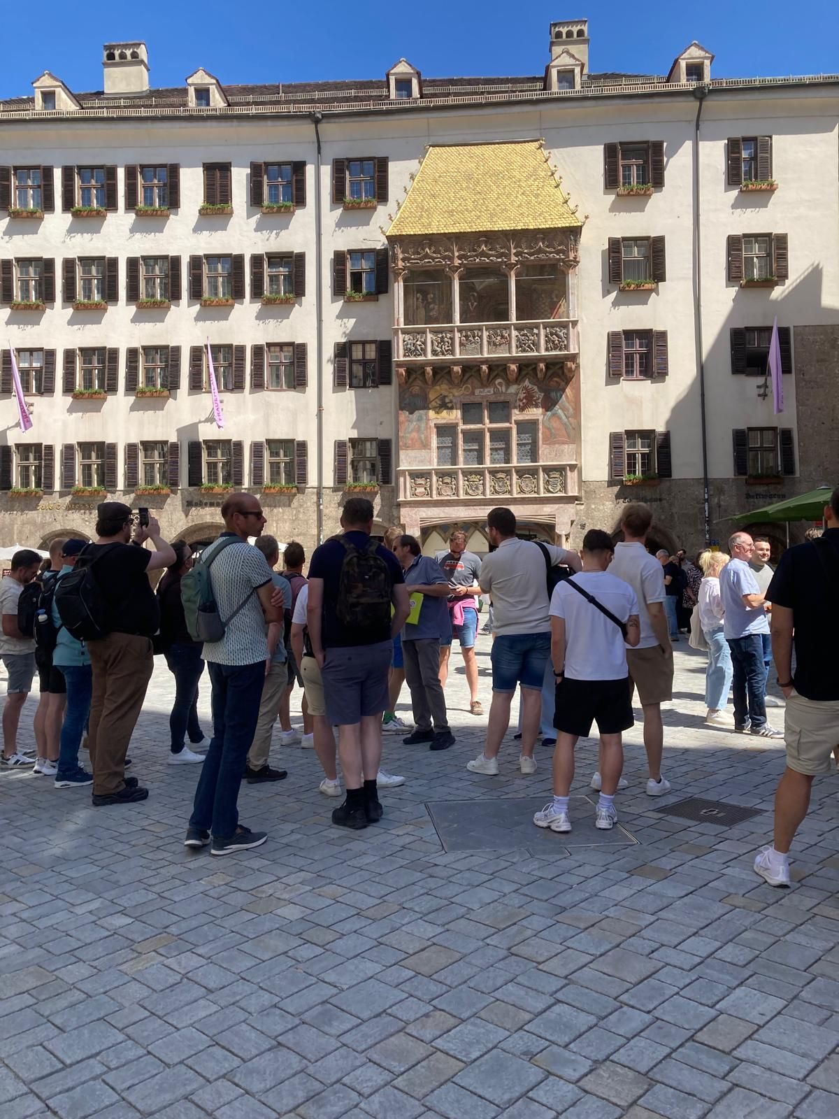 het gouden dak met een gids in Innsbruck