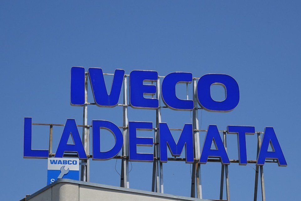 Insegna dell'officina meccanica