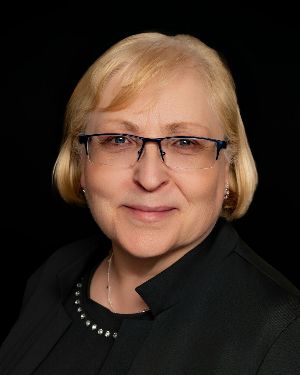Paula senior accountant