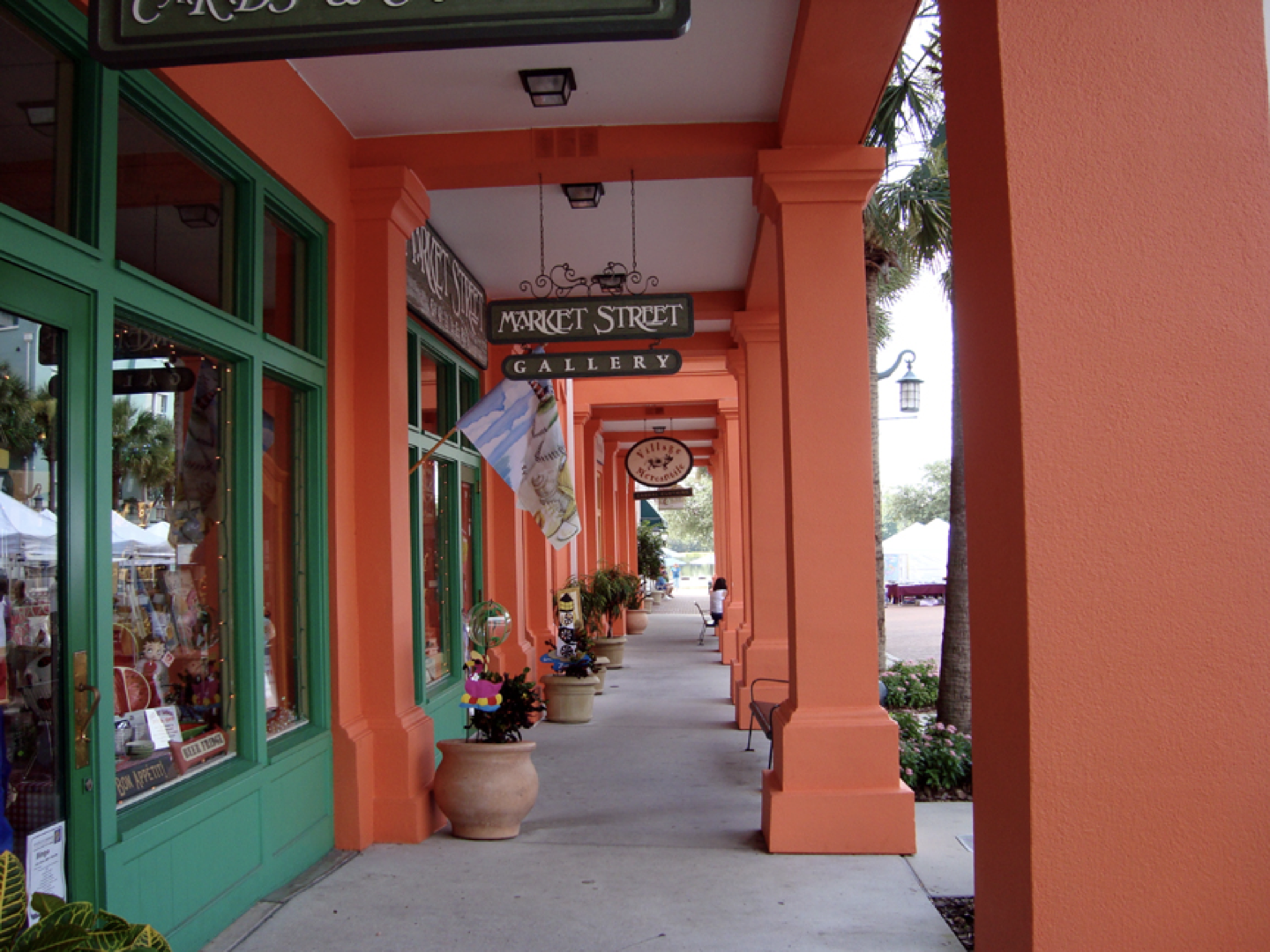 a store front with a sign that says market street