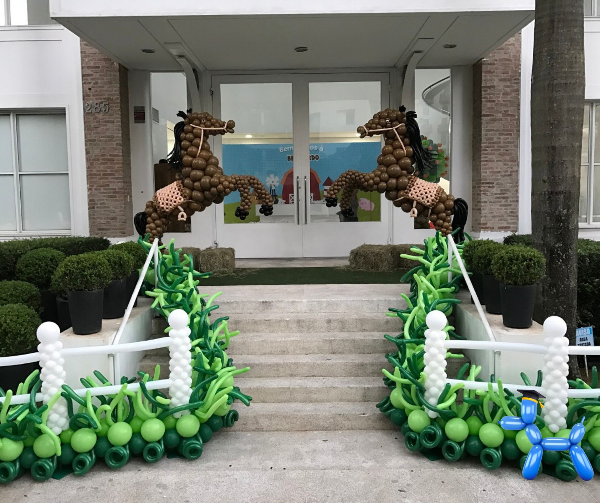 Balloon sculptures of 2 horses 