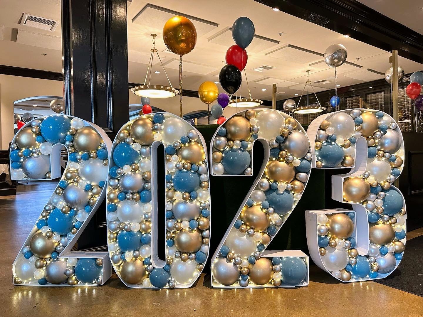 The numbers 2022 are made of balloons and decorations.