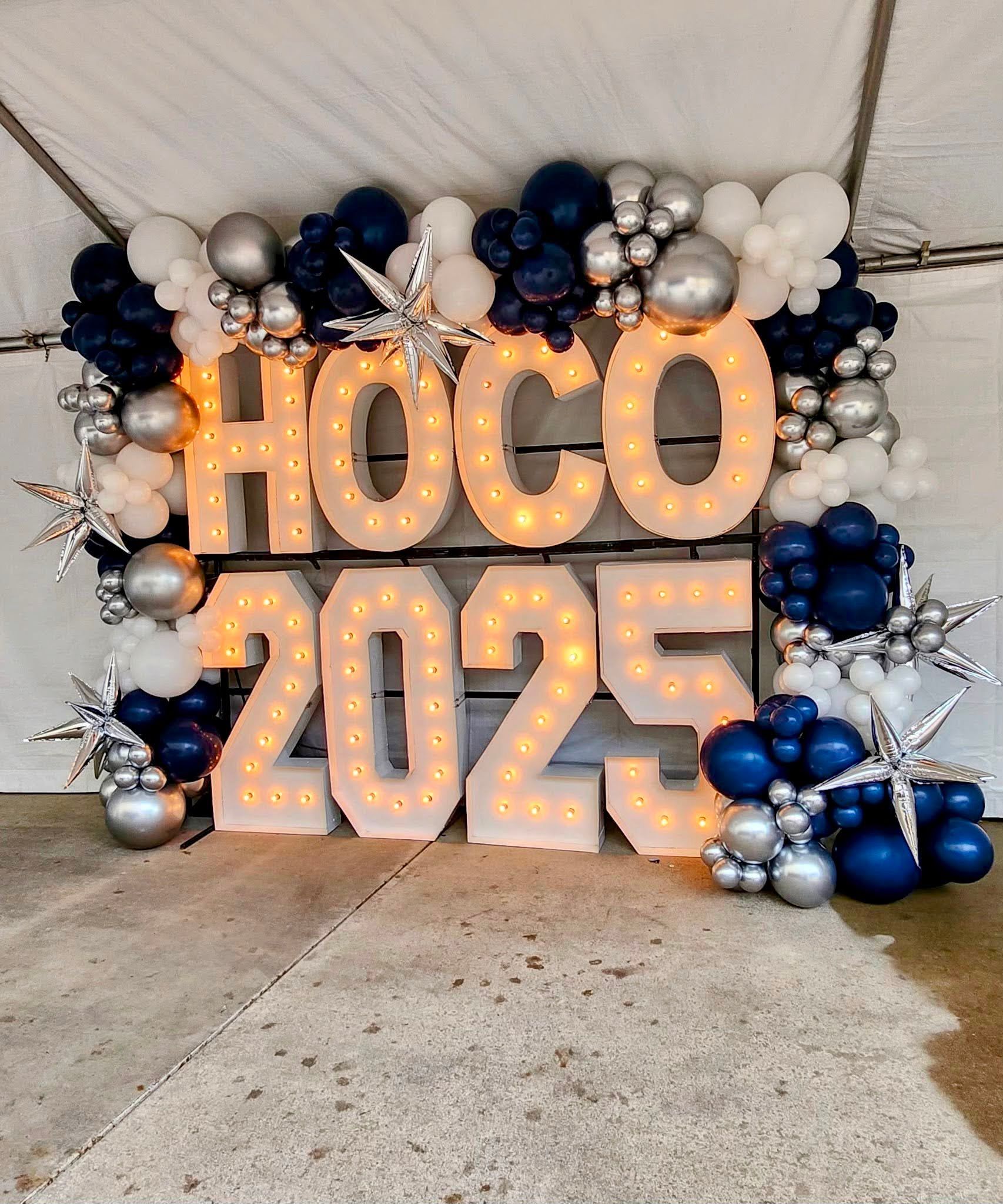 Homecoming HOCO marquee letters with balloon backdrop for school event in Fort Worth TX