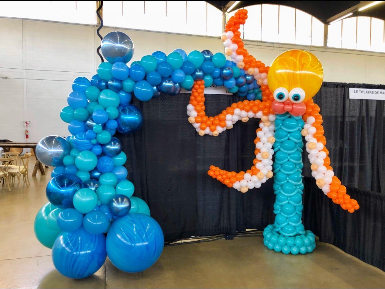 Balloon sculpture of an octopus and matching balloon garland. Great for themed events.