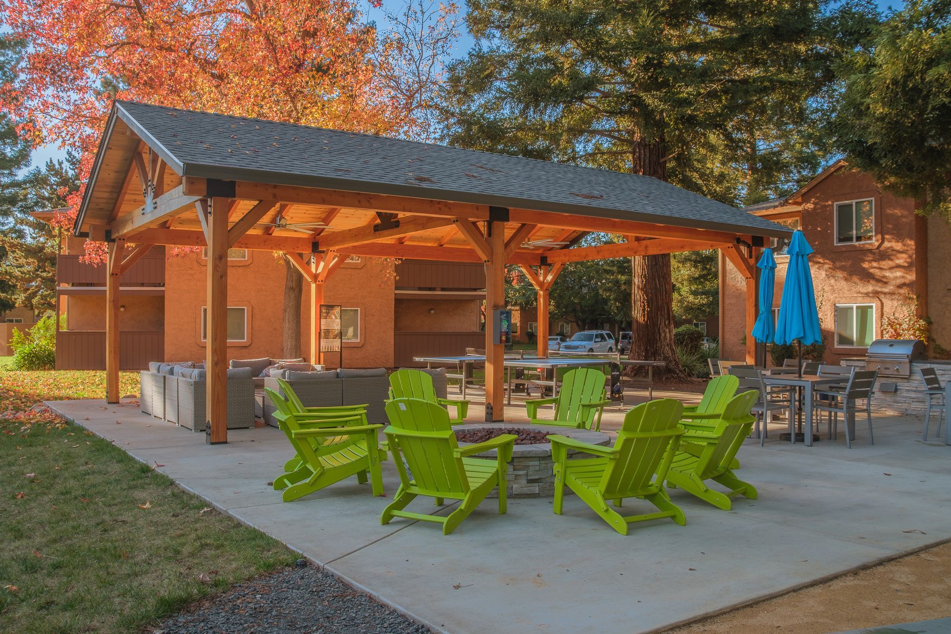 Pine Tree Apartments Outdoor Lounge Fire Pit