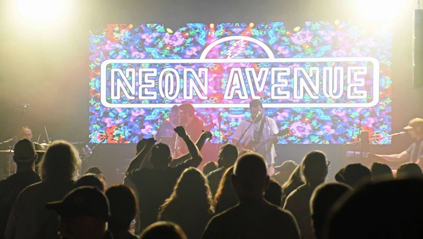 NEON AVENUE Rock The Dock 2024