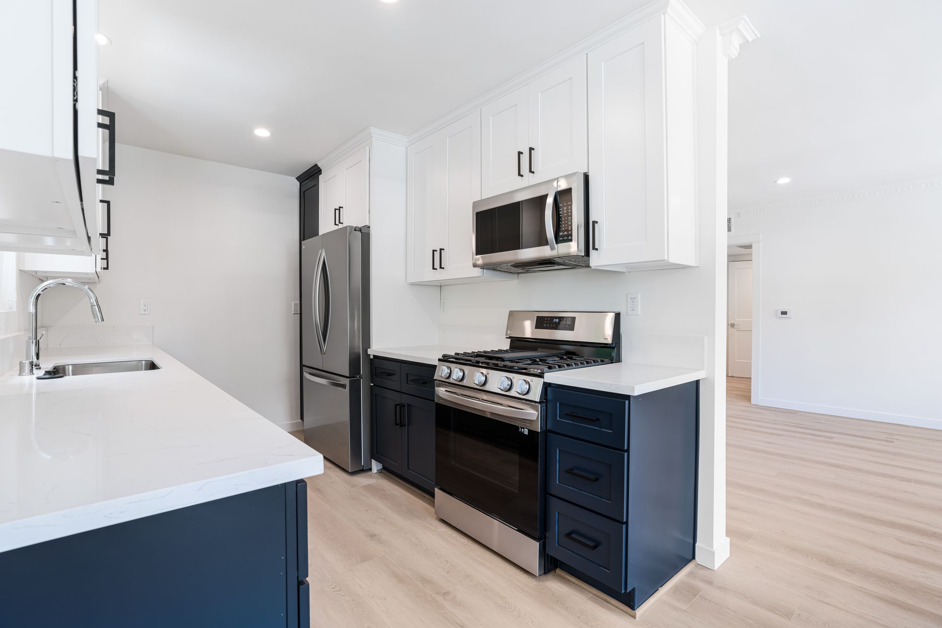 West LA Apartments for Rent. Near the 405 with Access to UCLA