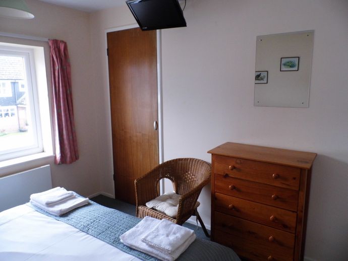 walk-in wardrobe, 19