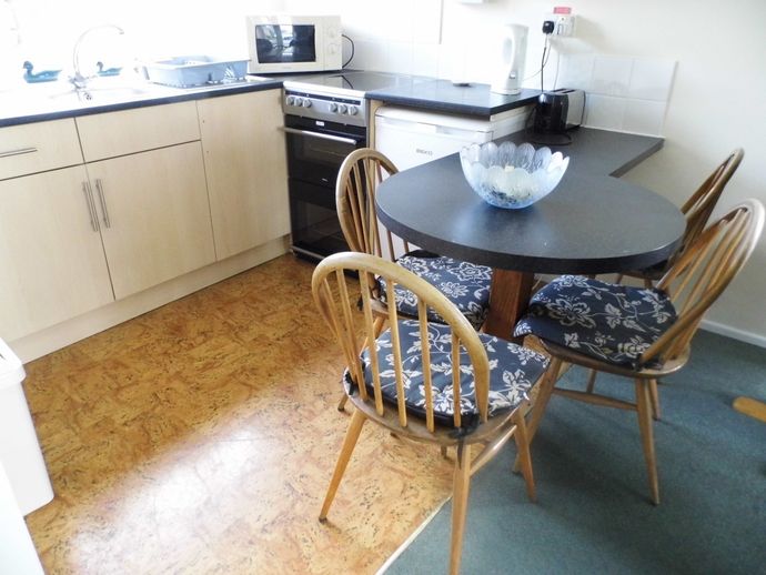 Breakfast bar / dining table for 4