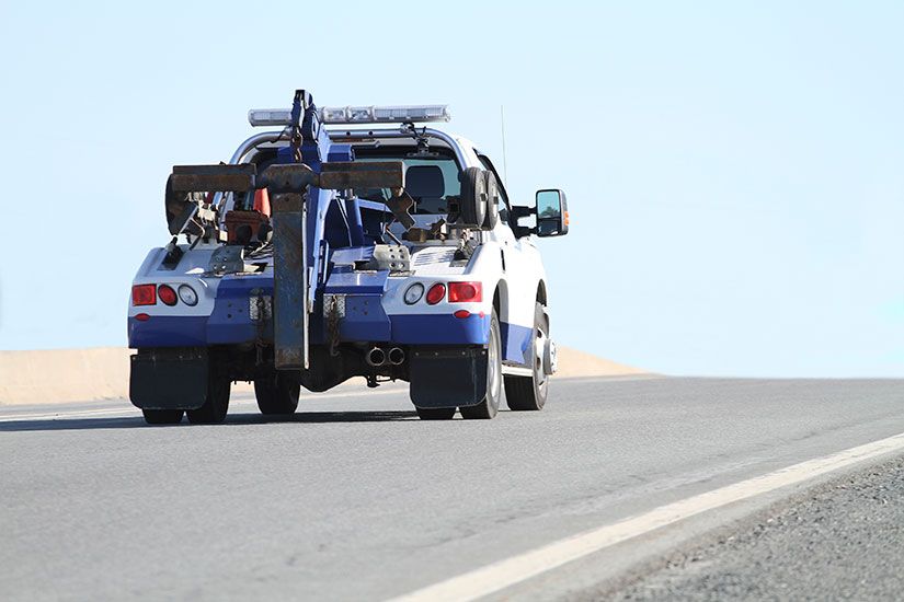 transporte en grúa, preparación vehículo, evitar daños, seguridad en traslado