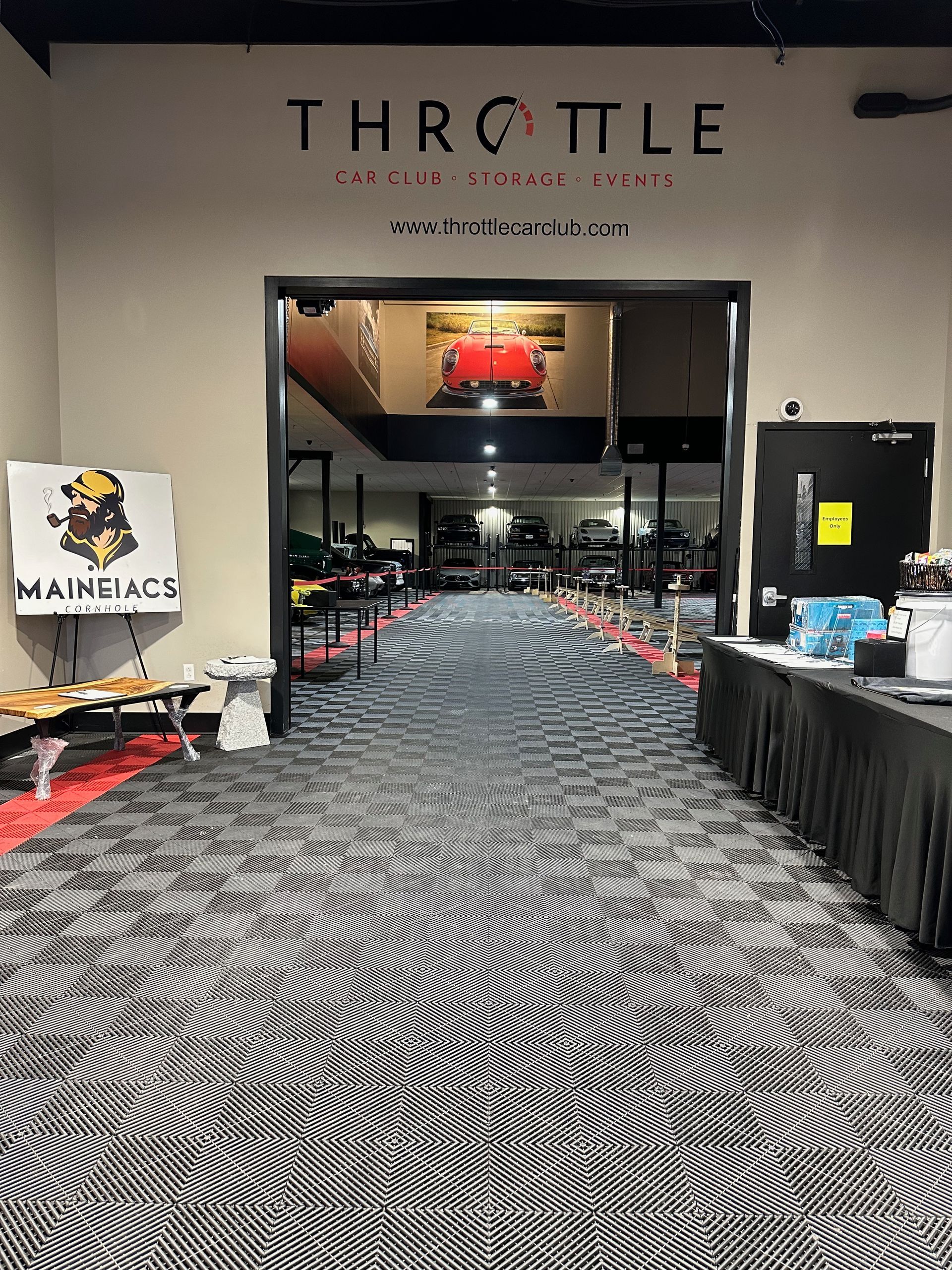 A large hallway with a sign that says throttle on the wall