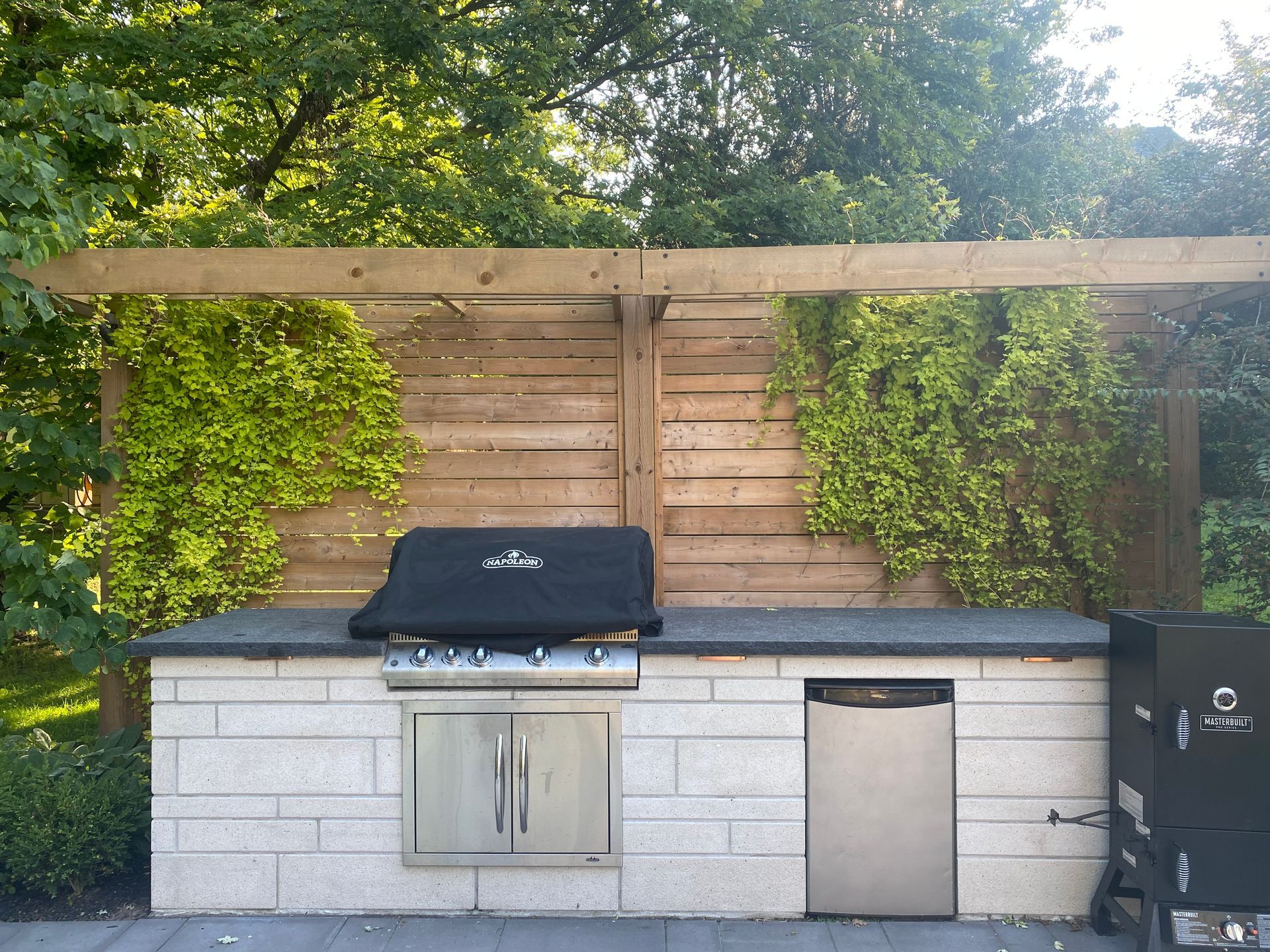 stone bbq hamilton ontario, outdoor kitchen installation hamilton, outdoor kitchen company hamilton