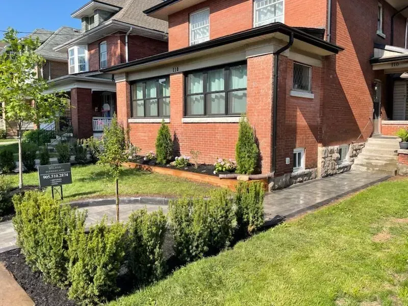 garden edging in oakville ontario, lawn edging in oakville ontario, landscape edging in oakville on