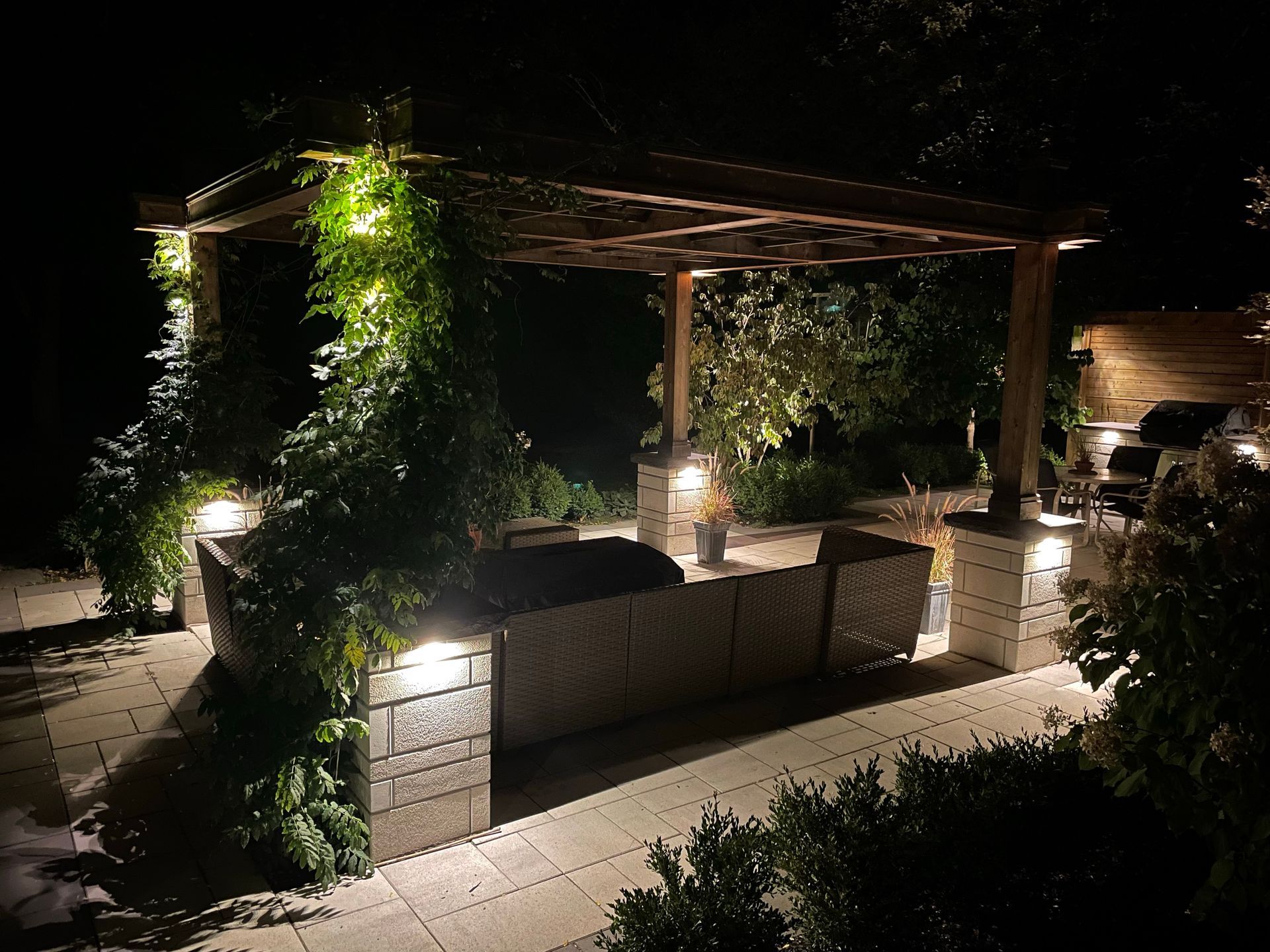 landscape lighting near me, best outdoor lighting company burlington ontario