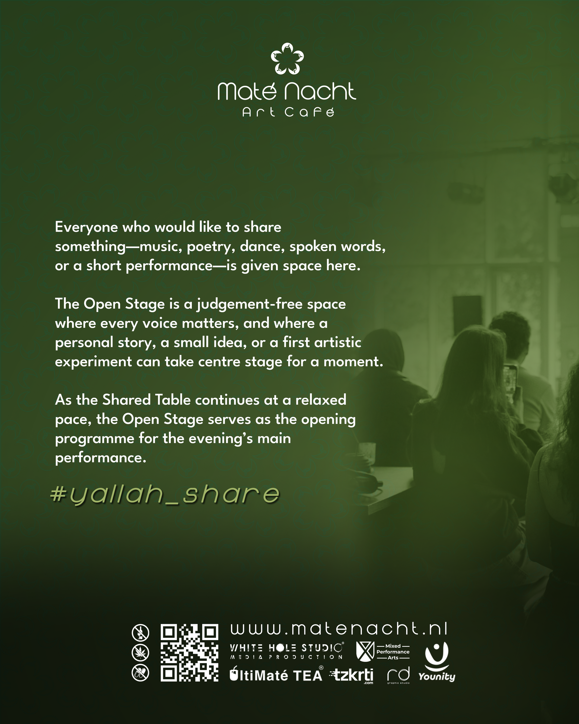 Groene evenementposter met een wit logo, tekst, QR-code en silhouetten van mensen aan de rechterkant.
