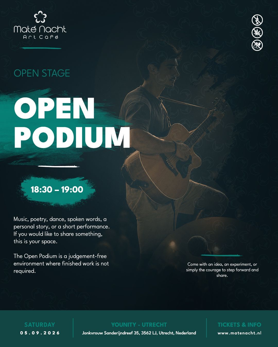 Poster voor “Open Podium” met silhouet van een gitarist op een donkerblauwe achtergrond, aanvangstijdstip evenement: 18:30–19:00.