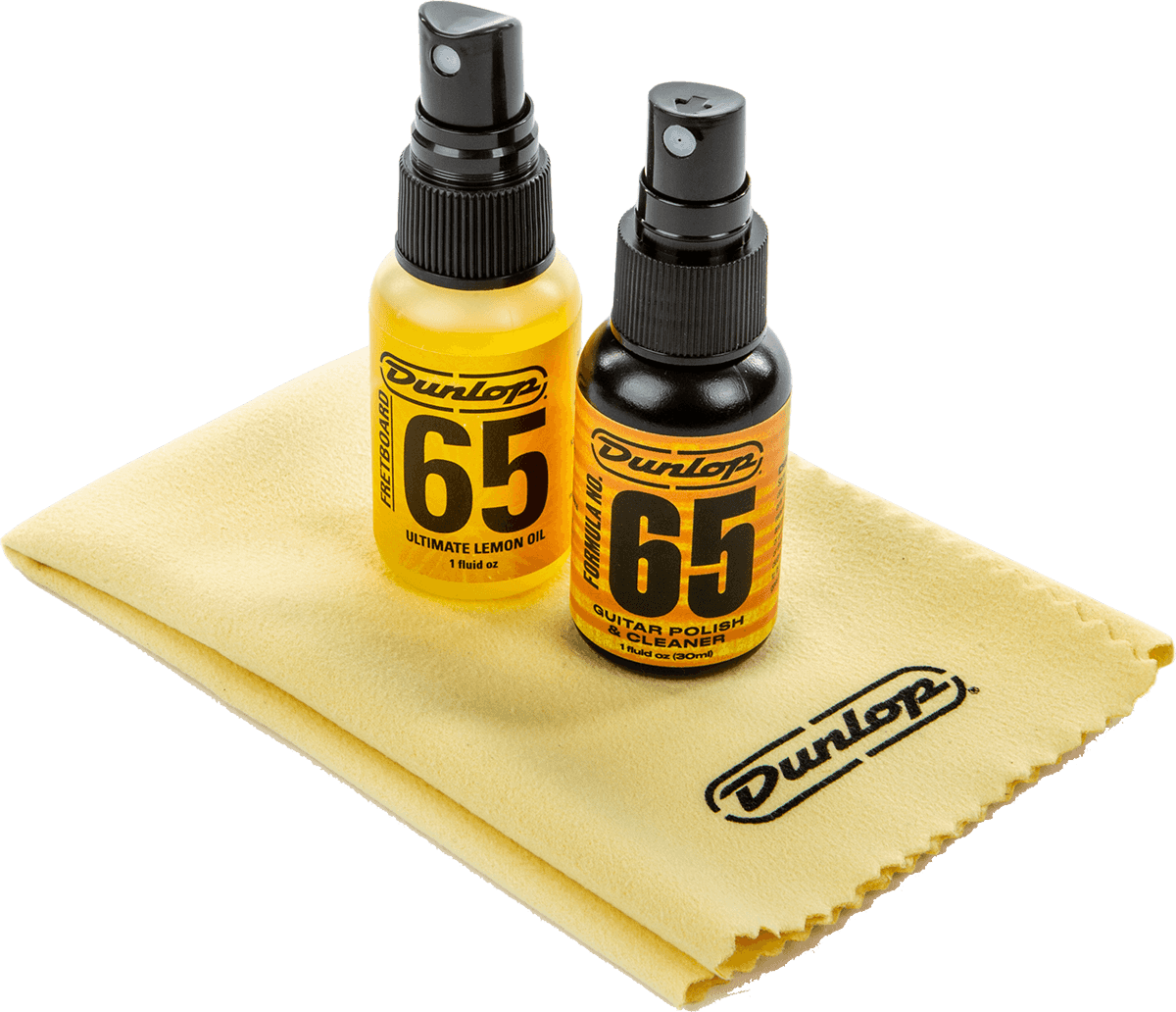 Dunlop 65 gitaarpoets- en reinigingsset, inclusief twee spuitflessen en een gele poetsdoek op een witte achtergrond.