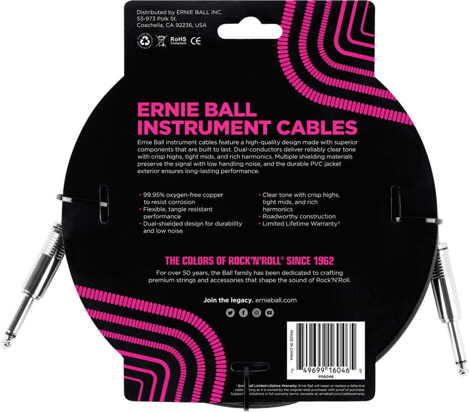 Een 6 meter lange zwarte instrumentkabel van Ernie Ball, opgerold in een zwarte en roze verpakking.