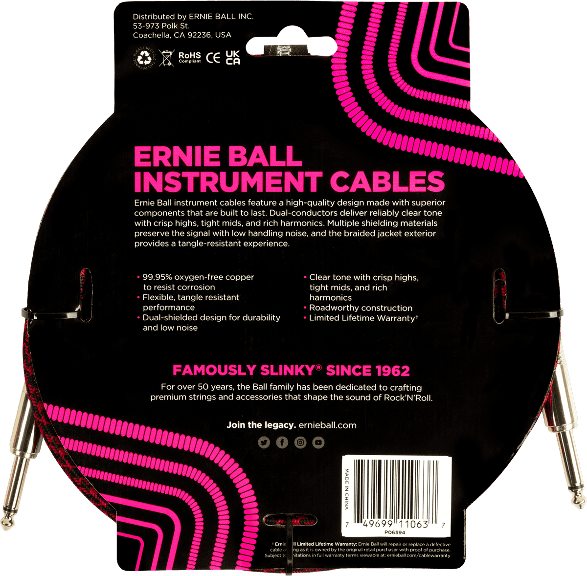Een opgerolde, 3 meter lange, zwart-rood gevlochten Ernie Ball instrumentkabel in de originele verpakking.