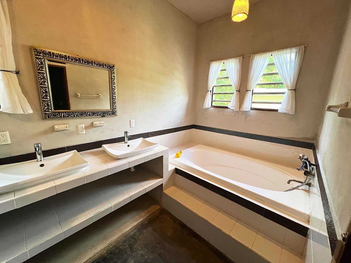 A bathroom with two sinks and a bathtub.