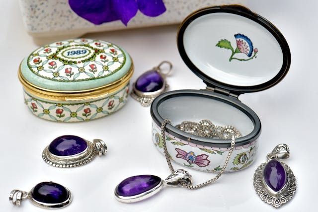 Keepsake jewelry and memorial items for direct cremation Albuquerque, NM services