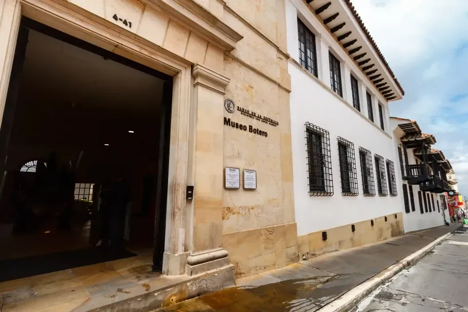 Entrance to one of the must-visit museums in Bogotá, close to Hotel Virrey Central.