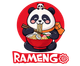 Un panda mangia ramen in una ciotola rossa con le bacchette, su uno sfondo circolare rosso, con il logo "RAMENG" in basso.