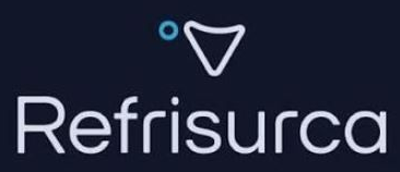 Logotipo de Refisurca en blanco sobre fondo oscuro con un pequeño icono azul y blanco encima del texto.